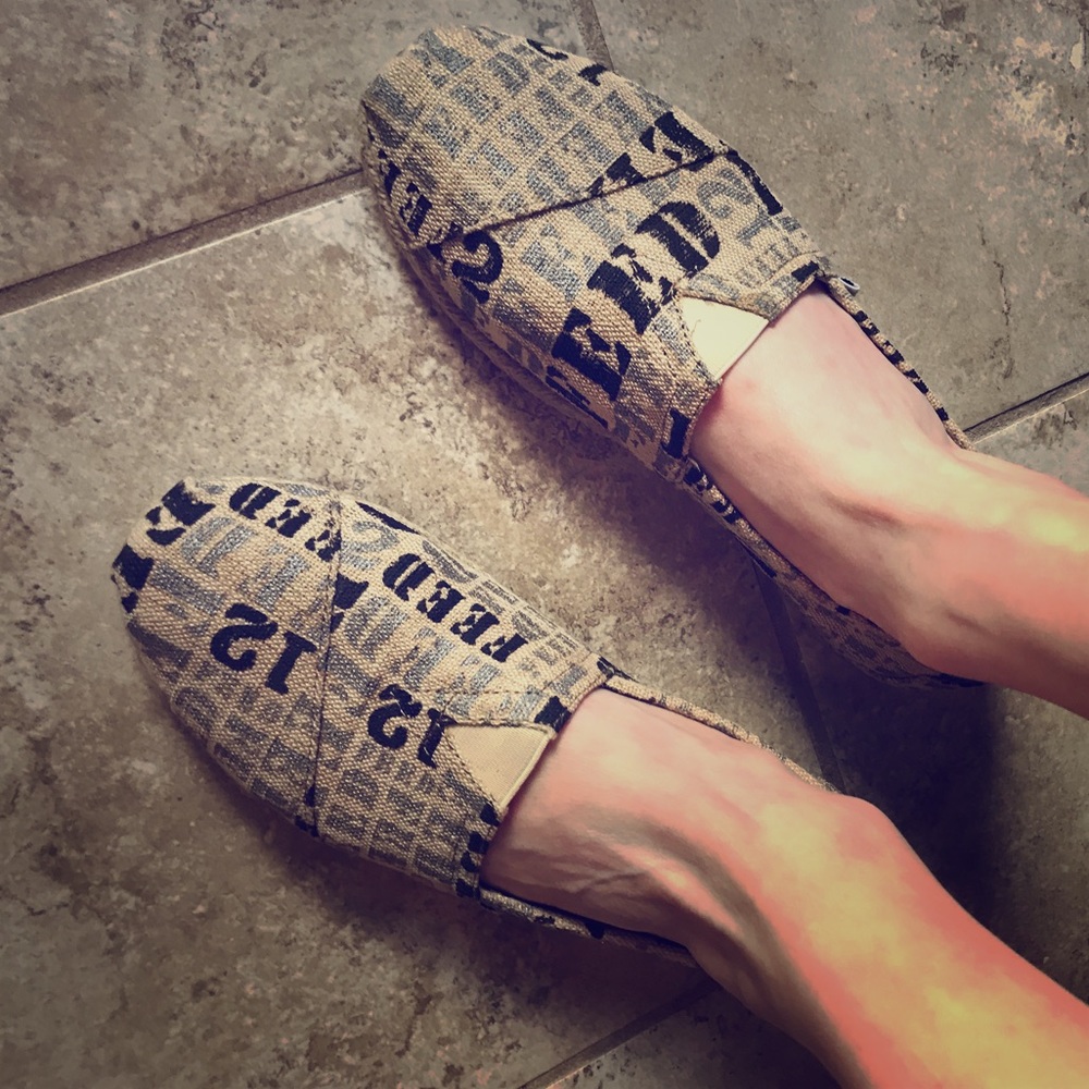 'Feed 12' printed Toms